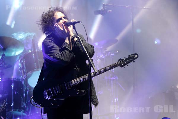 THE CURE - 2019-08-23 - SAINT CLOUD - Domaine National - Grande Scene - Robert James Smith